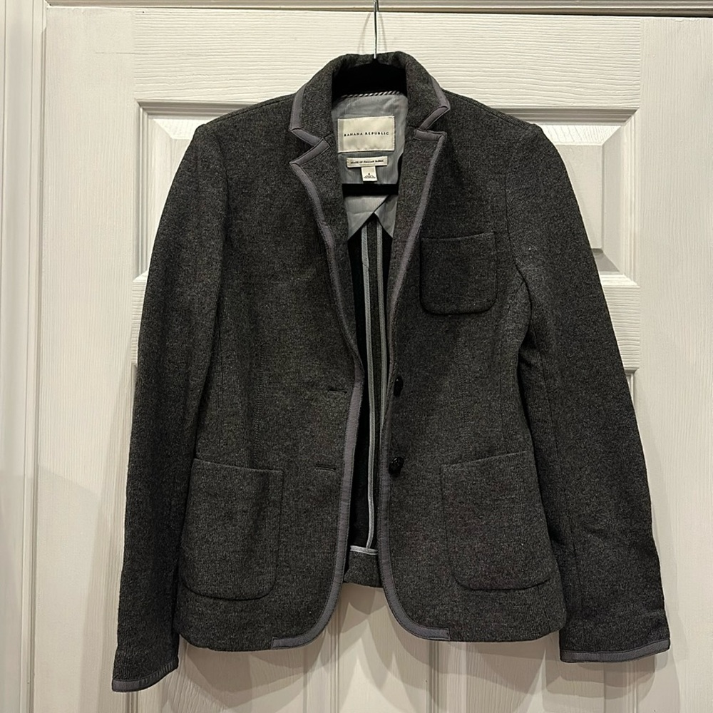 Banana Republic women’s size 4 wool blazer
